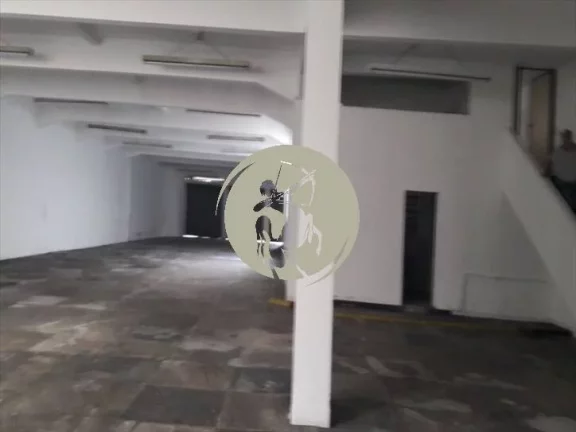 Imagem VENDE / ALUGA OTIMA LOCALIZAÇÃO, COM DIVISORIAS , PE DIREITO ALTO, PORTAS DE AÇO.