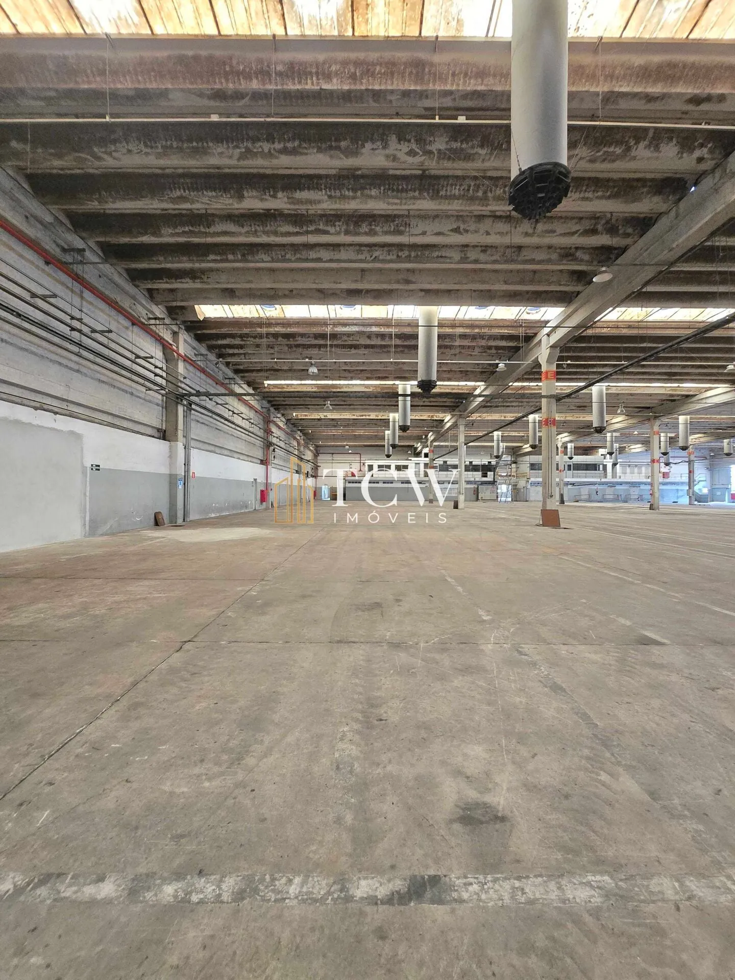 Imagem Galpão Logístico e Industrial com 22 docas para Locação em Suzano/SP | 13.320 m2