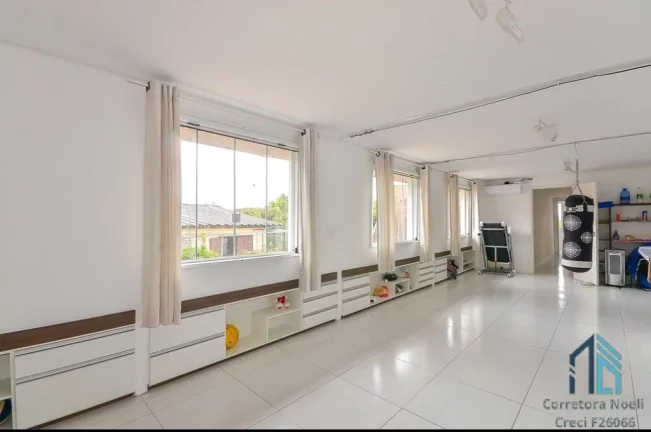 Imagem Casa a venda, 04 quartos c/suíte, 06 vagas, no São Lourenço em Curitiba PR