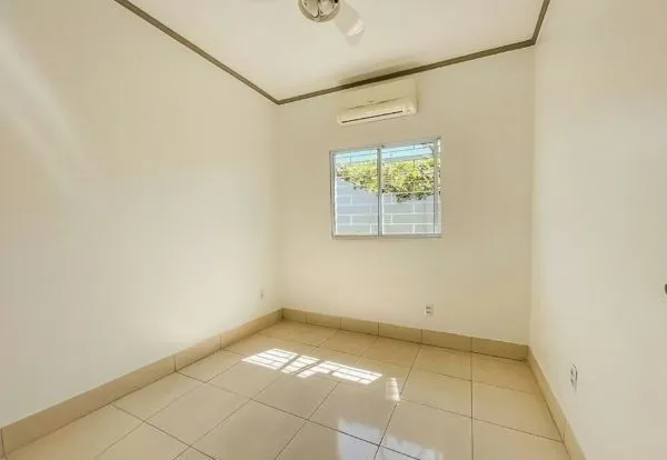 Imagem Casa no bairro Cavalhada de 3 dormitórios e 3 vagas