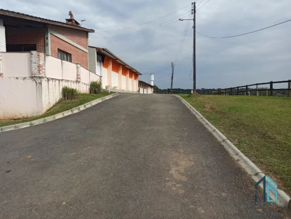 Imagem Sítio/Haras com 52,00 área e 3.000m² área construída, Barracões, 6 casas de funcionários, 29 cocheiras, em Tijucas do Sul - PR