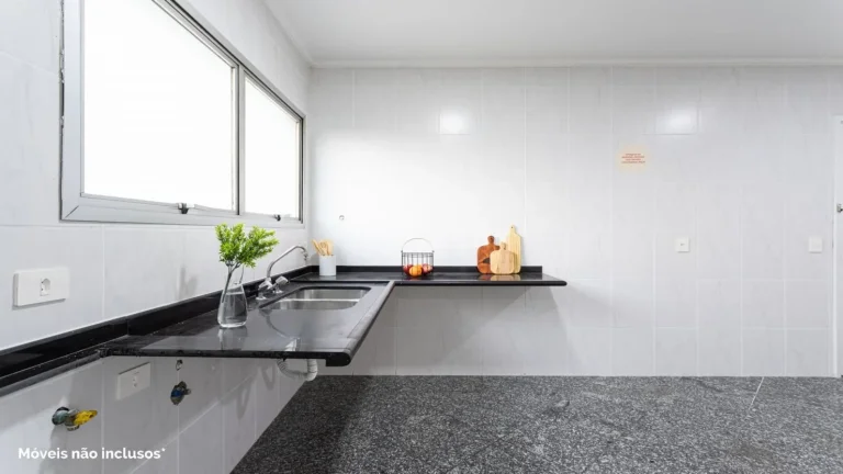 Imagem Apartamento 139M² Reformado, 4Q, 1 Suíte, 2 Banheiros, 2 Vagas, Varanda, Lavabo, Piscina, Salão de Festas e Jogos, Quadra, Portaria 24h, Sol da Manhã.