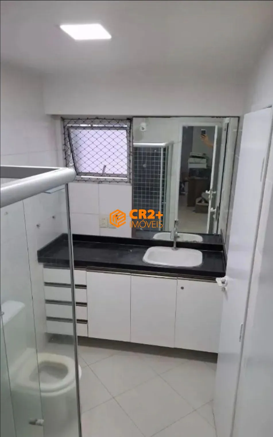 Imagem Vendo Cobertura Reformada nas Graças com 196m² e 2 Vagas - Oportunidade Única!