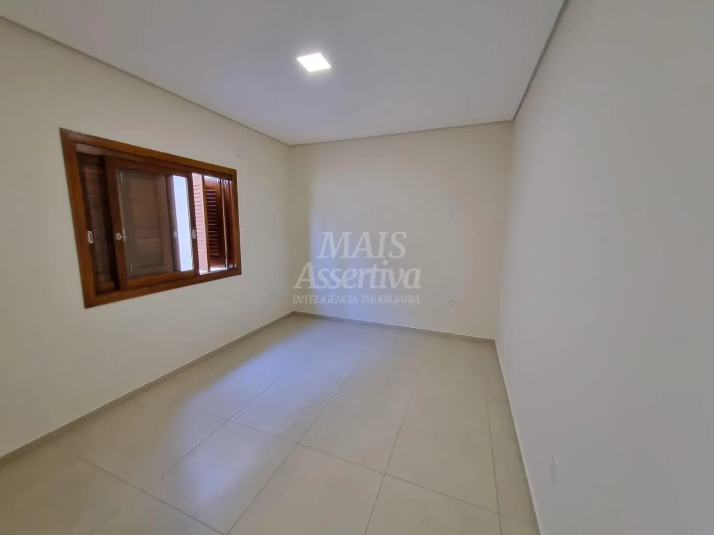 Imagem Ótima casa localizada em Tramandaí/RS - 3 dormitórios, 4 vagas de garagem