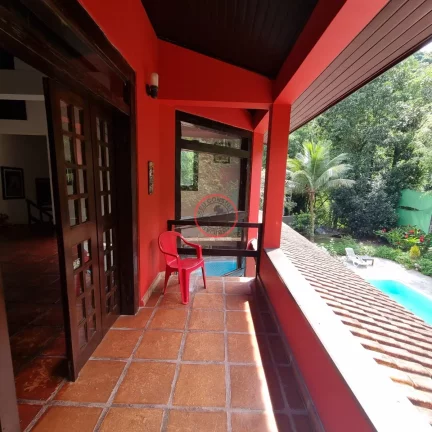 Imagem CASA COM 3 QUARTOS , SALA ESTAR ,SALA DE JANTAR, PISCINA, LAVANDERIA , ACESSO AO RIO ,BANHEIROS, LAVABO,3 VAGAS,974 mt de terreno