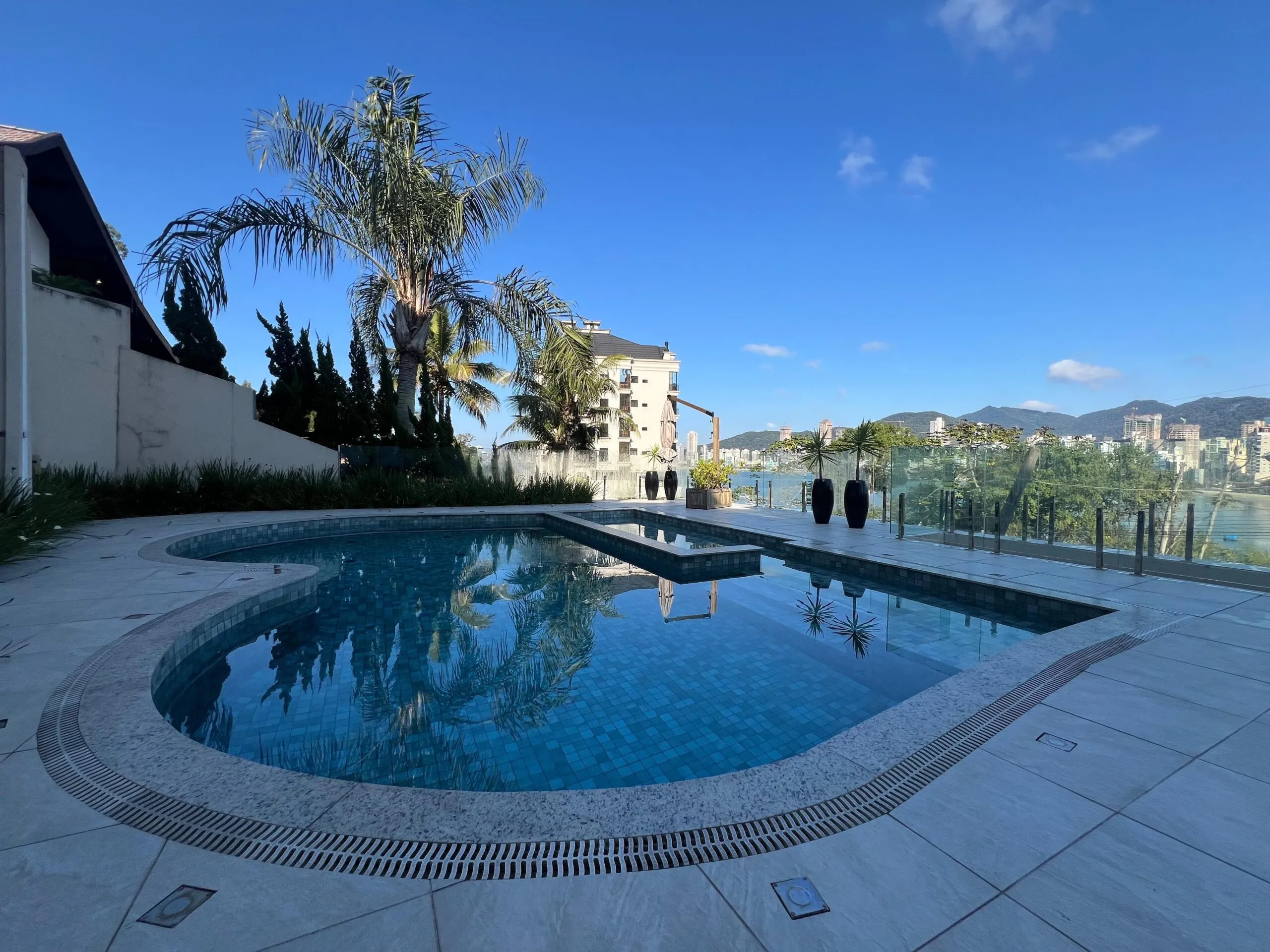 Imagem Casa com vista para o mar à venda com 200m2 por R$ 2.950.000,00