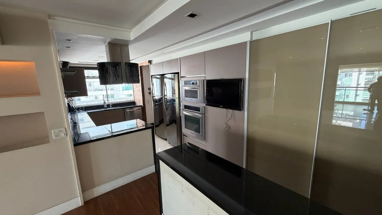 Imagem Excelente apartamento de frente à venda na Barra da Tijuca, dispondo de 157 m² de área construíd...