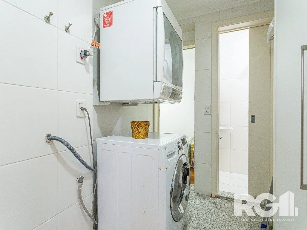 Imagem Apartamento semimobiliado, 167 m², 3 suítes e 3 vagas de garagem no bairro Bela Vista.