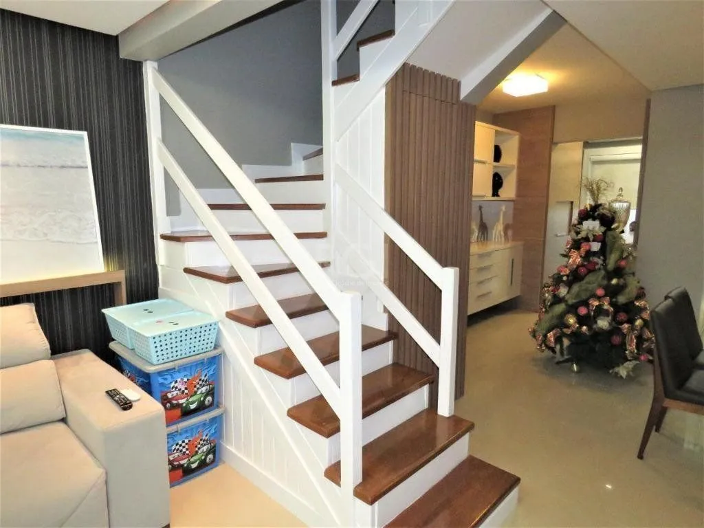 Imagem Ótima casa com 2 dormitórios com suíte master para Comprar
