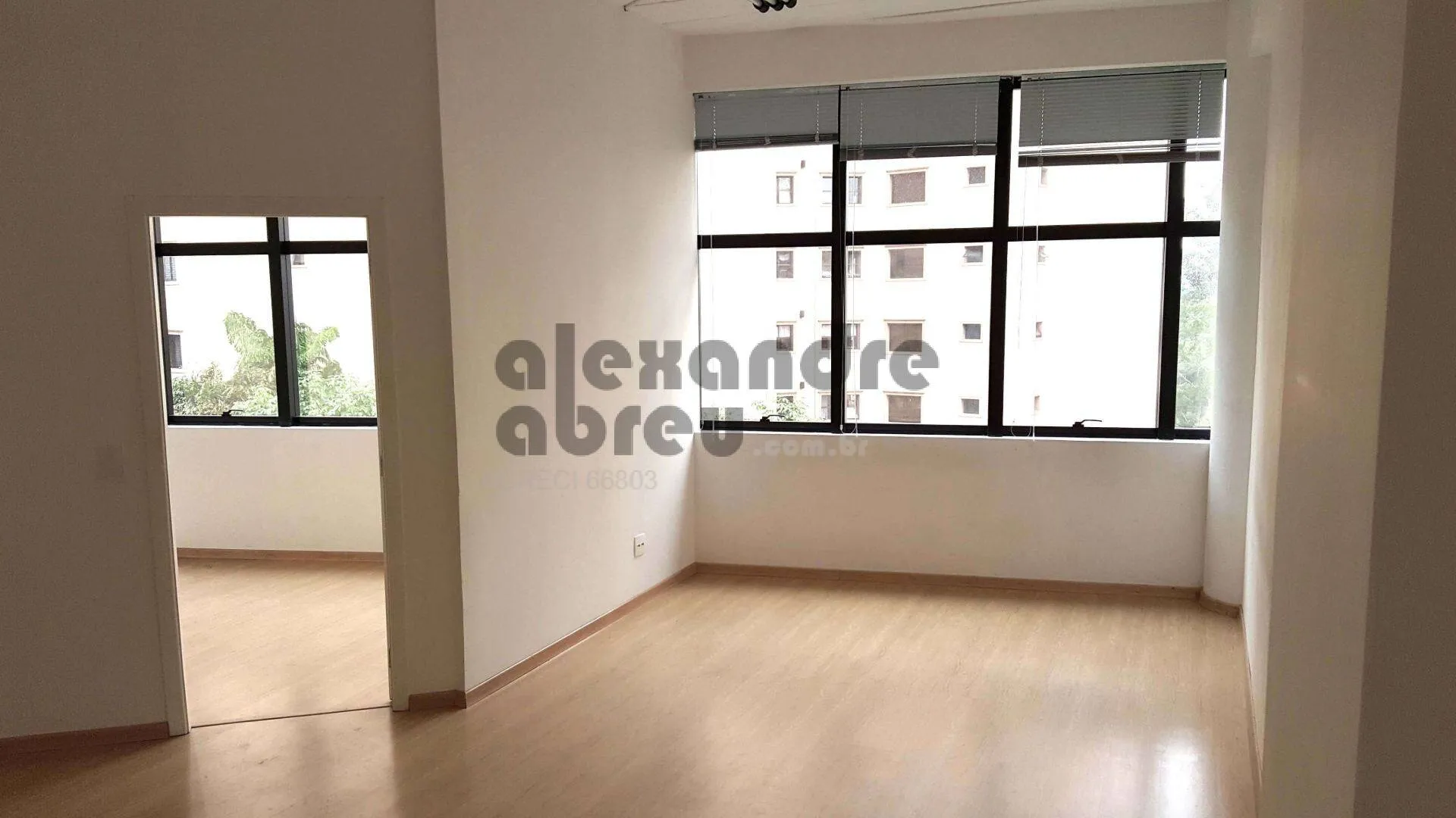 Imagem Aluga-se escritório comercial de 50 m² com 2 salas em Edifício no Morumbi
