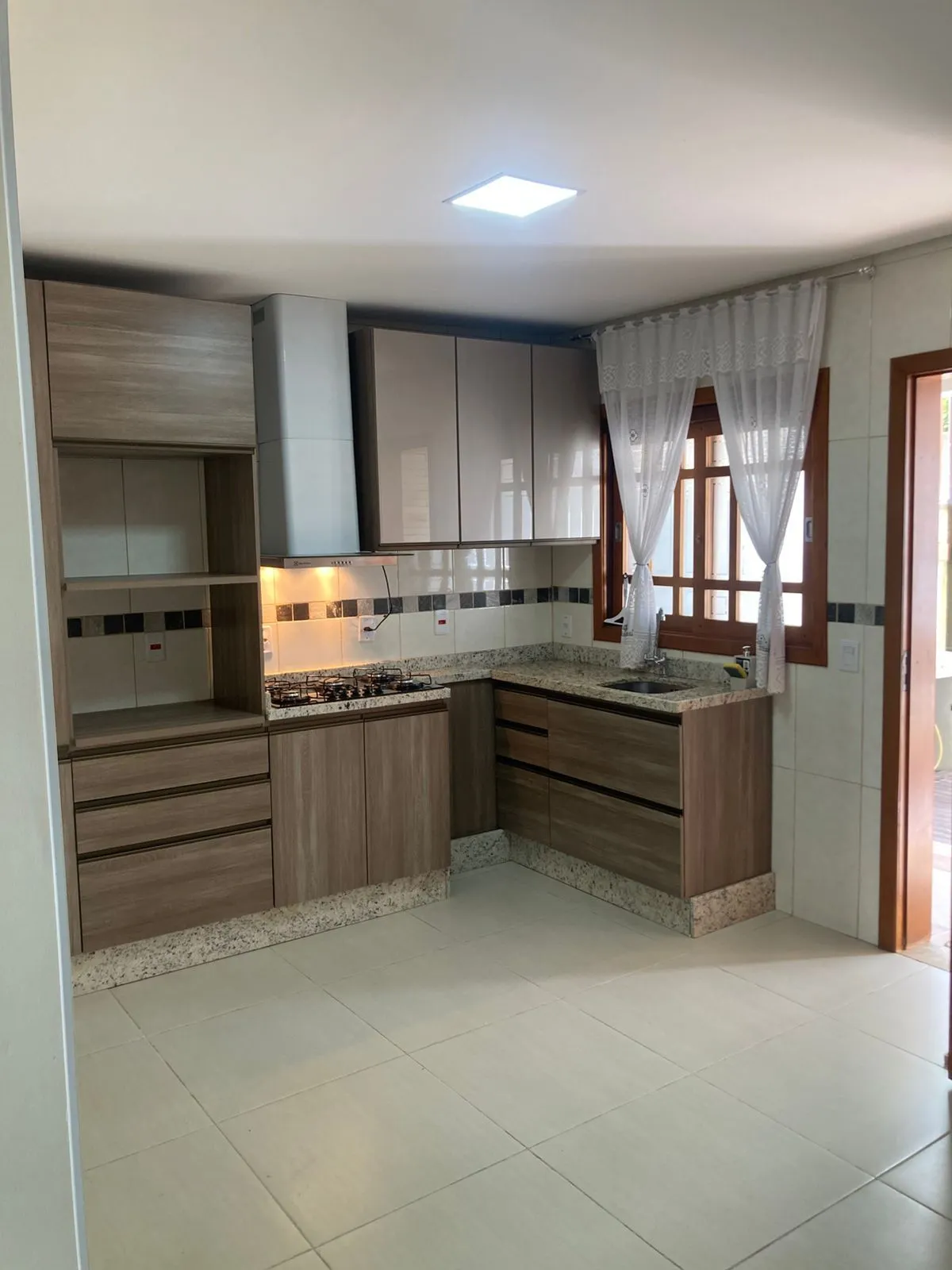Imagem Casa de 3 Pavimentos no Bairro Aberta dos Morros