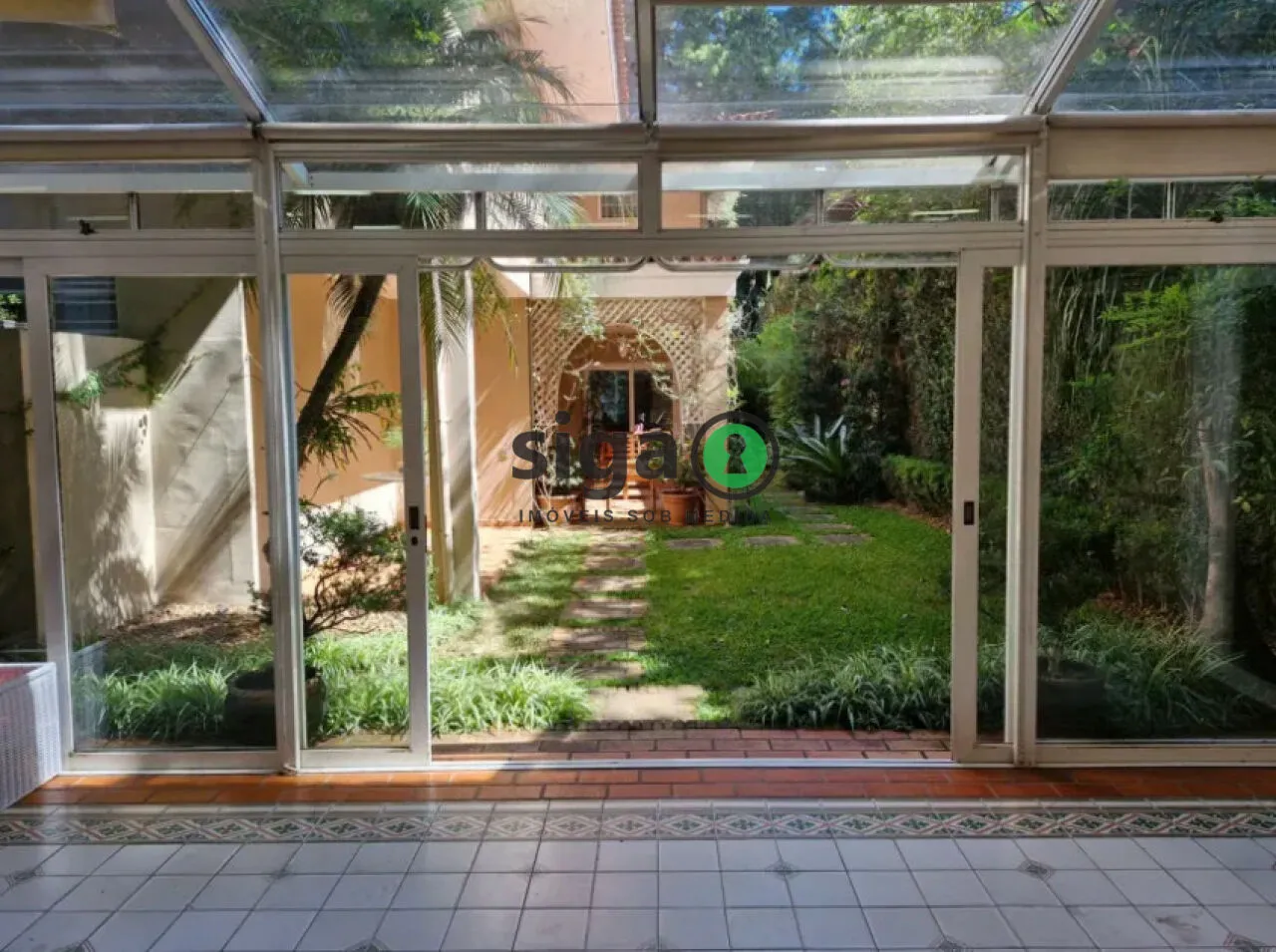 Imagem Residência de Alto Padrão com Projeto Arquitetônico Exclusivo e Eficiência Energética