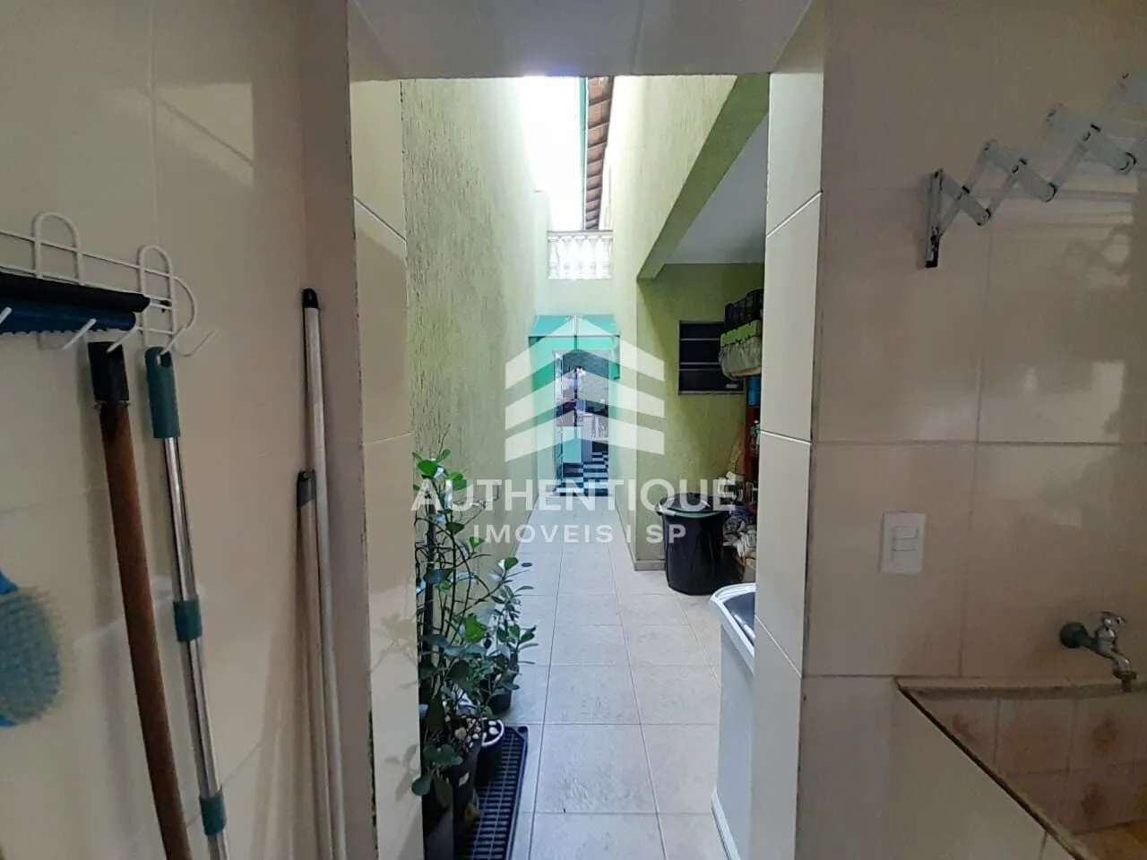 Imagem Casa Sobrado no bairro Baeta Neves à venda!