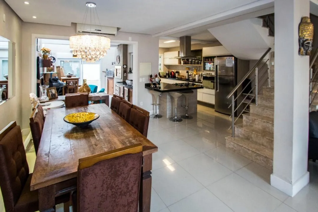 Imagem Casa para Venda - 147.3m², 3 dormitórios, sendo 1 suites, 3 vagas - Guarujá