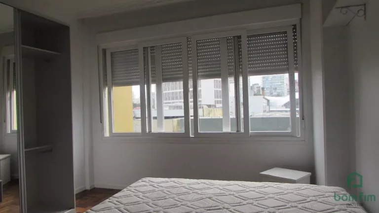 Imagem Apto de 3 dorm. um dorm. suíte, para aluguel na Bairro Bom Fim - Porto Alegre/RS.