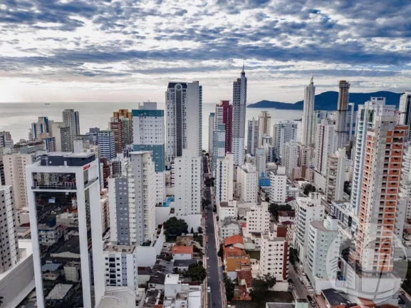 Imagem Luxo e Conforto a 5 Min da Praia no Res. ADMIRÁ 4 Suítes