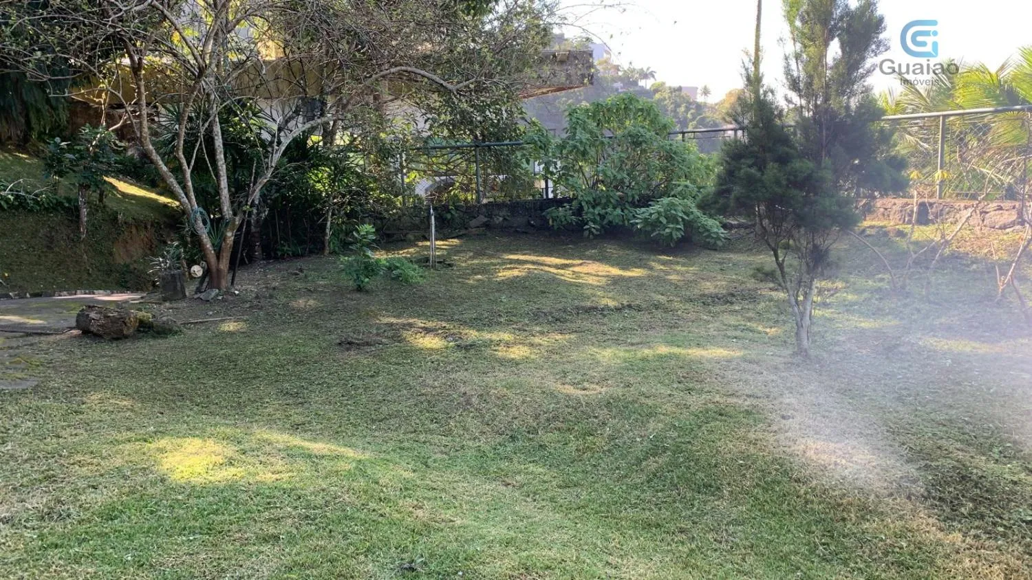 Imagem Vendo amplo terreno, Morro Santa Terezinha, Santos