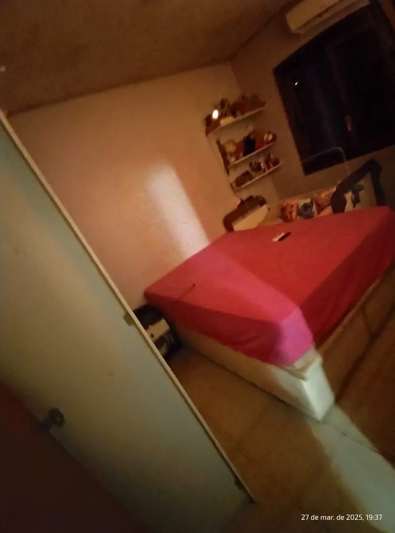 Imagem Casa de esquina no bairro Hípica - 2 dormitórios