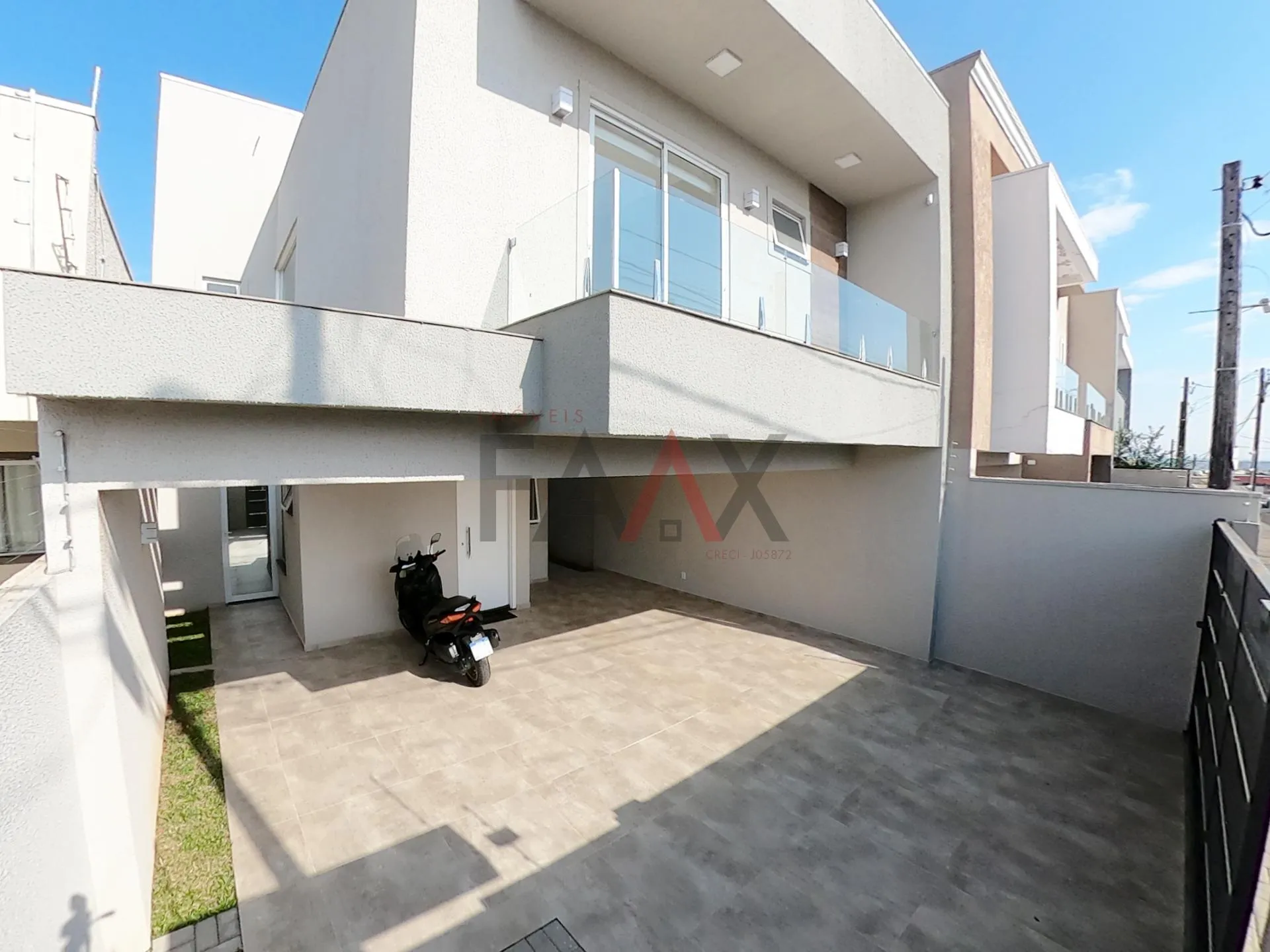 Imagem Sobrado à venda no BOQUEIRÃO com piscina e espaço gourmet em GUARAPUAVA - PR