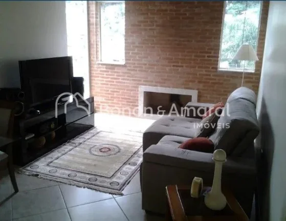 Imagem Esta casa está localizada no condomínio Colinas Ermitage, em Sousas, Campinas-SP, em um terreno de...