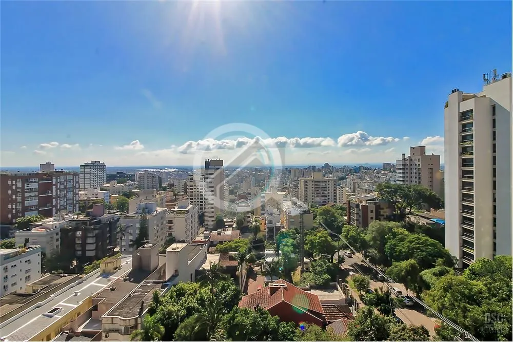 Imagem Apartamento de alto padrão, com 4 dormitórios, localizado no bairro Bela Vista, em Porto Alegre. C...