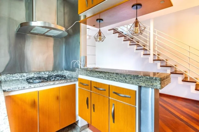 Imagem Charmoso duplex com 2 suítes, living para 2 ambientes, lavabo, cozinha planejada, área de serviço...