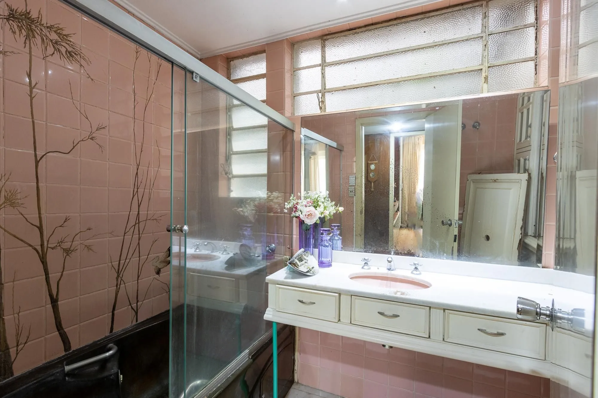Imagem Apartamento frente à fundos, 3 dormitórios, 1 vaga escriturada - Centro Histórico