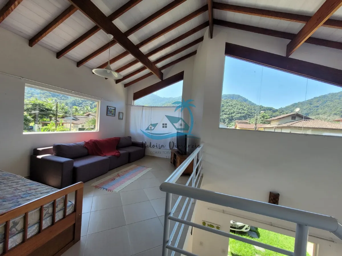 Imagem Belíssima casa com 3 dormitórios a venda em condomínio fechado em Ubatuba.