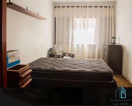 Imagem Sobrado 04 suítes, 04 vagas, em ótima localização no Bom Retiro Curitiba PR