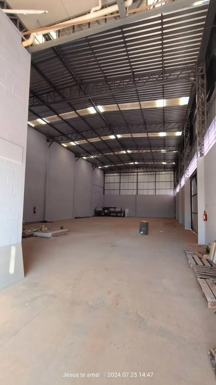Imagem Aluguel de Barracão Industrial: Espaço Profissional no Distrito Industrial Iporanga, Sorocaba-SP - 600m², 1 Sala, 3 Banheiros, 10 Vagas.