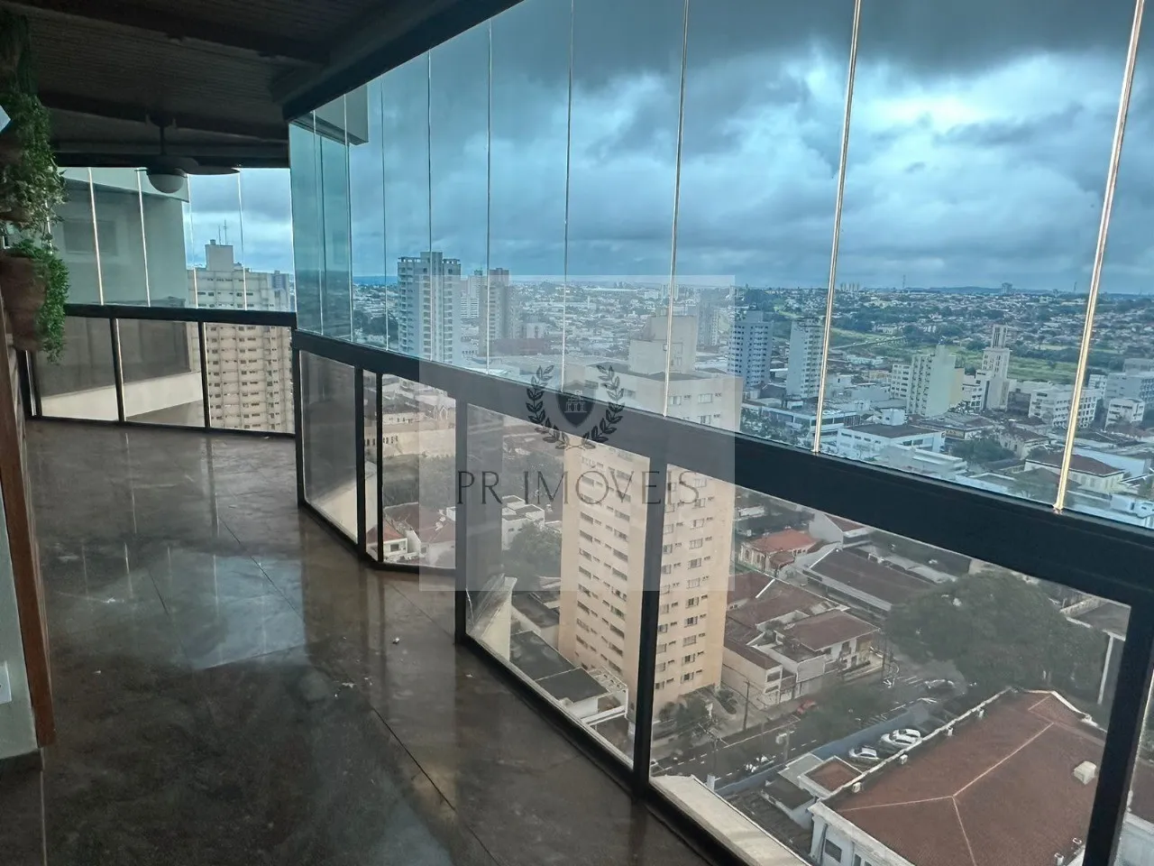 Foto do imóvel Apartamento de luxo no Centro de Araraquara-SP: 4 quartos, 3 suítes, 2 salas, 4 banheiros, 240m² - Imperdível!