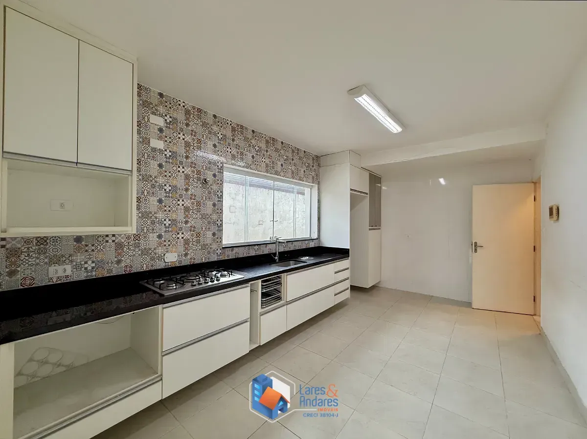 Imagem Sobrado para venda em Veleiros com 4 quartos, sendo 1 suíte, 235m²