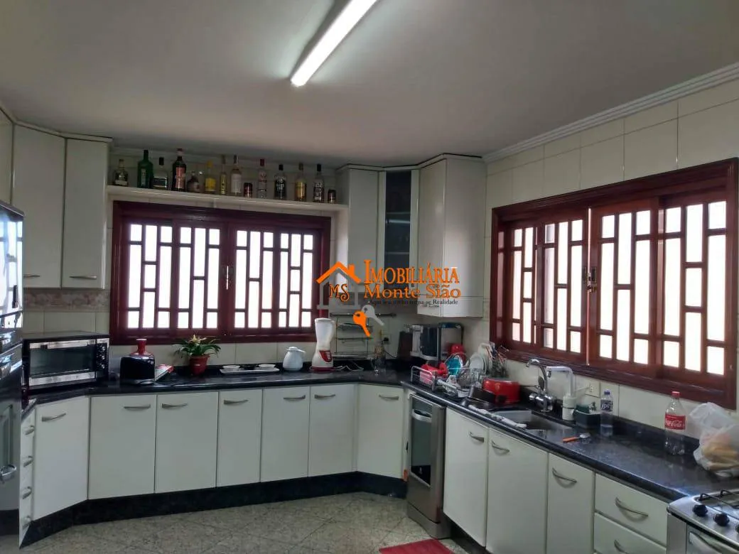 Imagem Sobrado com 3 dormitórios à venda, 279 m² por R$ 1.272.000,00 - Jardim Santa Mena - Guarulhos/SP