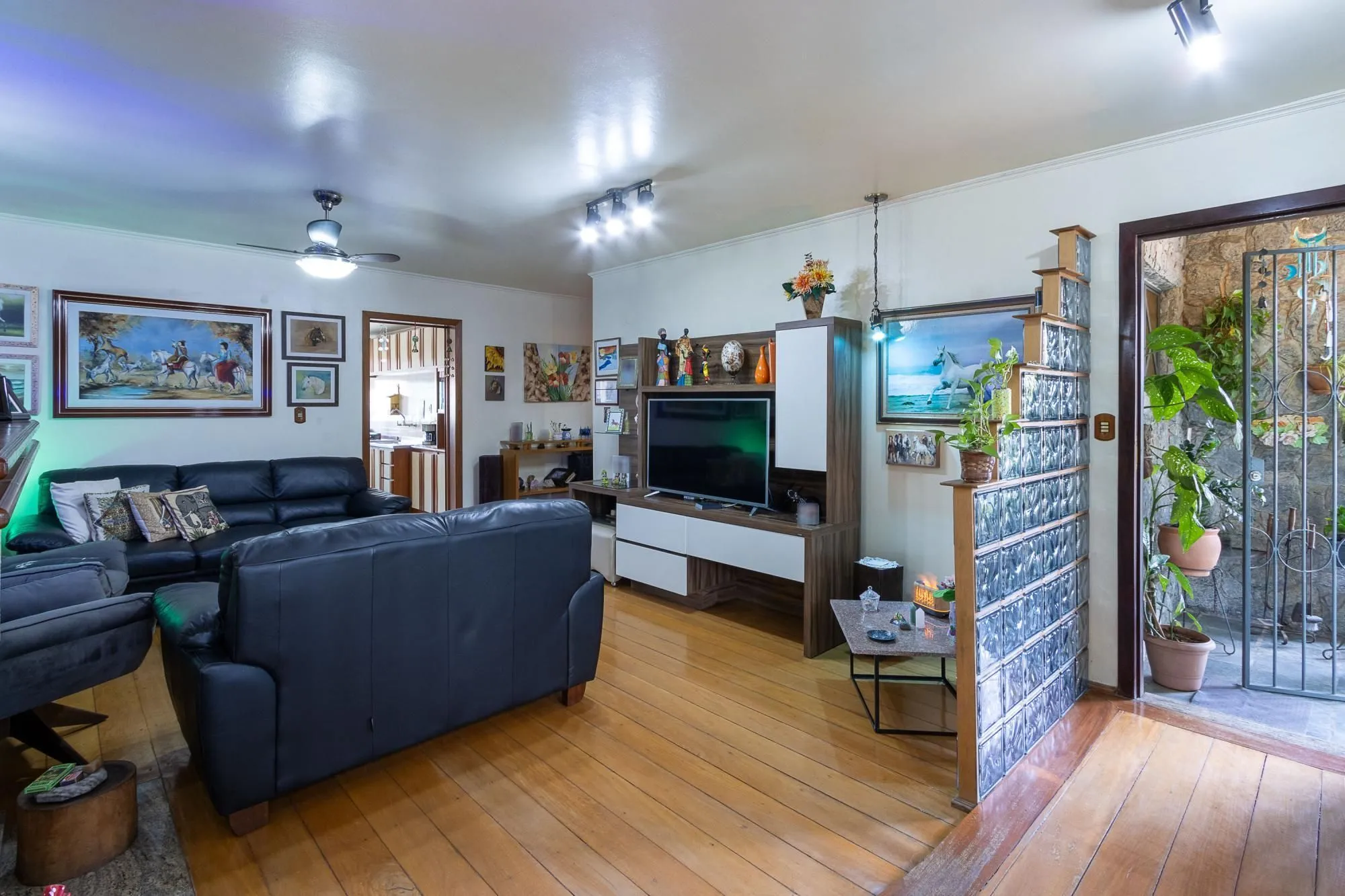 Imagem Casa com 3 quartos (1 suite), 4 vagas - Vila Nova