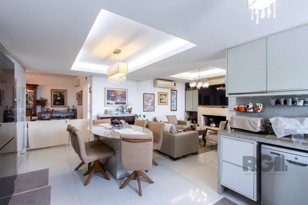 Imagem Casa em condominio . com 6 suites, sendo 3 suítes master com closet e hidro.
