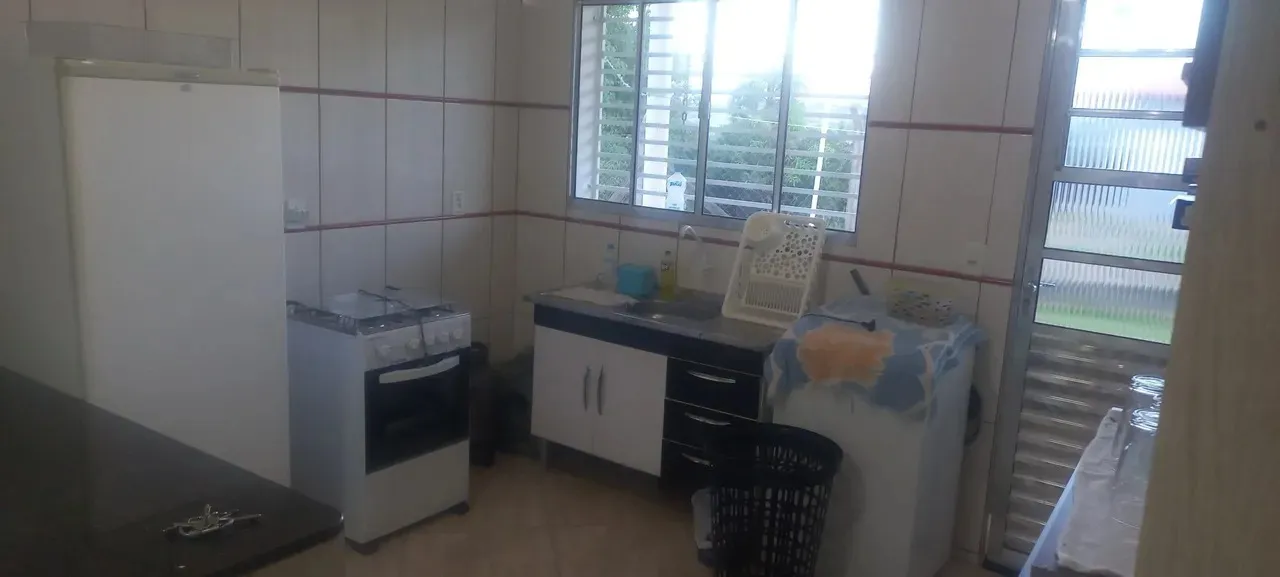 Imagem Chácara à venda no Centro de Piedade-SP: 2 quartos, 1 suíte, 1 sala, 2 banheiros, 2 vagas de garagem, 1.000 m² de área.