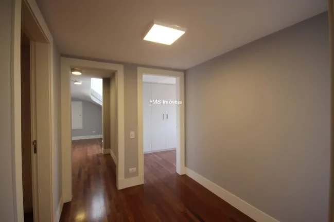 Imagem Cobertura À Venda no bairro Santa Cecília com 4 suítes, 2 salas, 3 banheiros, 4 vagas, 450m².