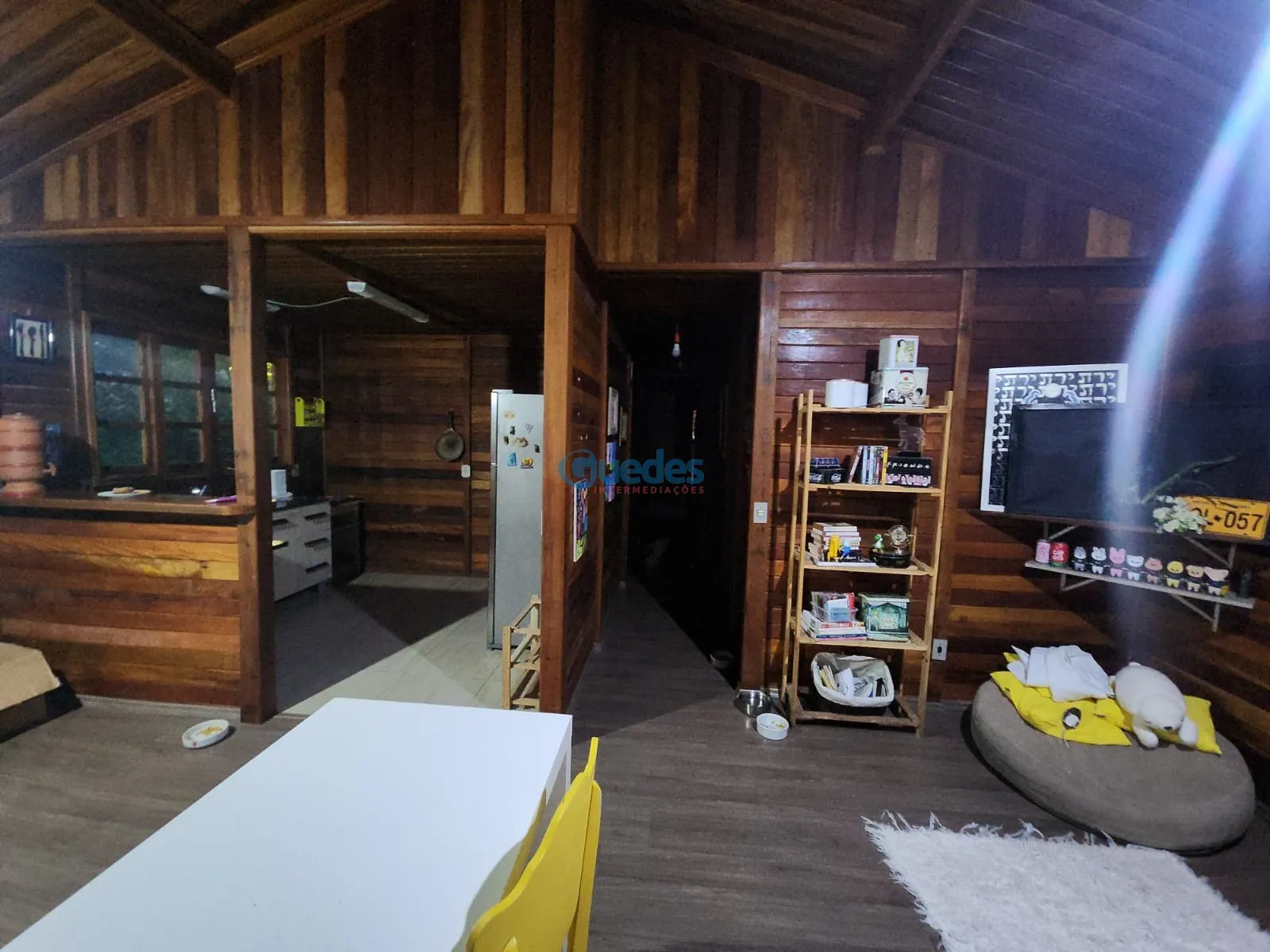 Imagem Casa em Embu das Artes, com 3 casas e 210m² por R$1.050.000 - Embu das Artes.