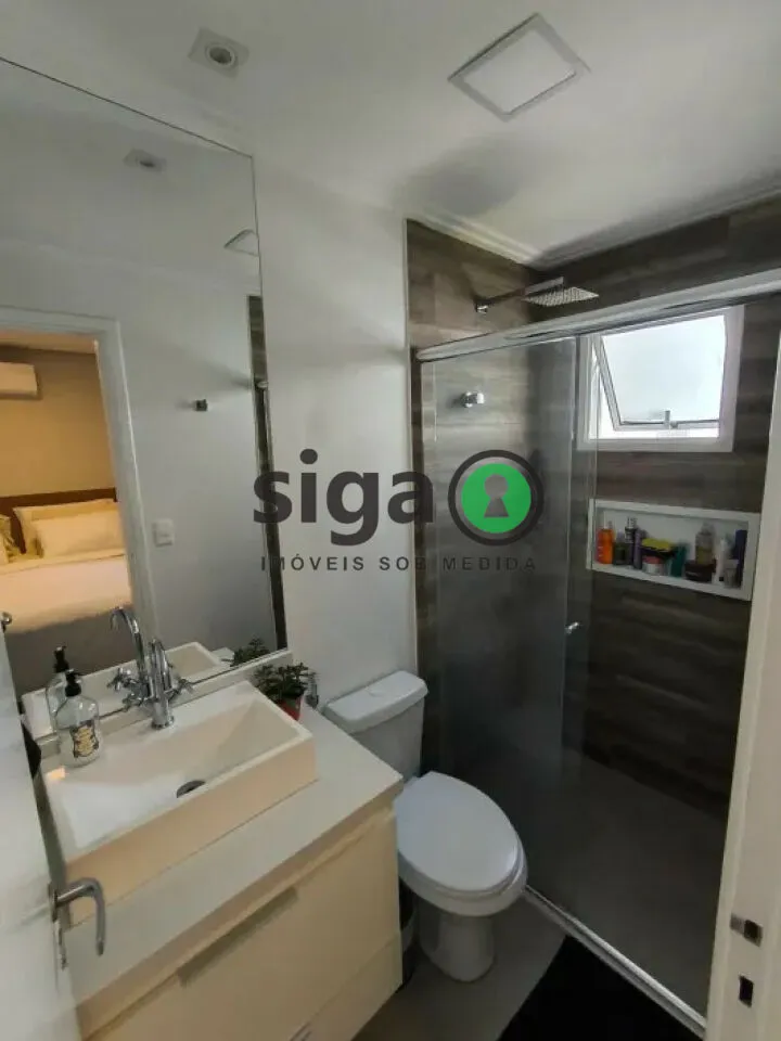 Imagem Casa sofisticada com jacuzzi privativa e acabamento contemporâneo.