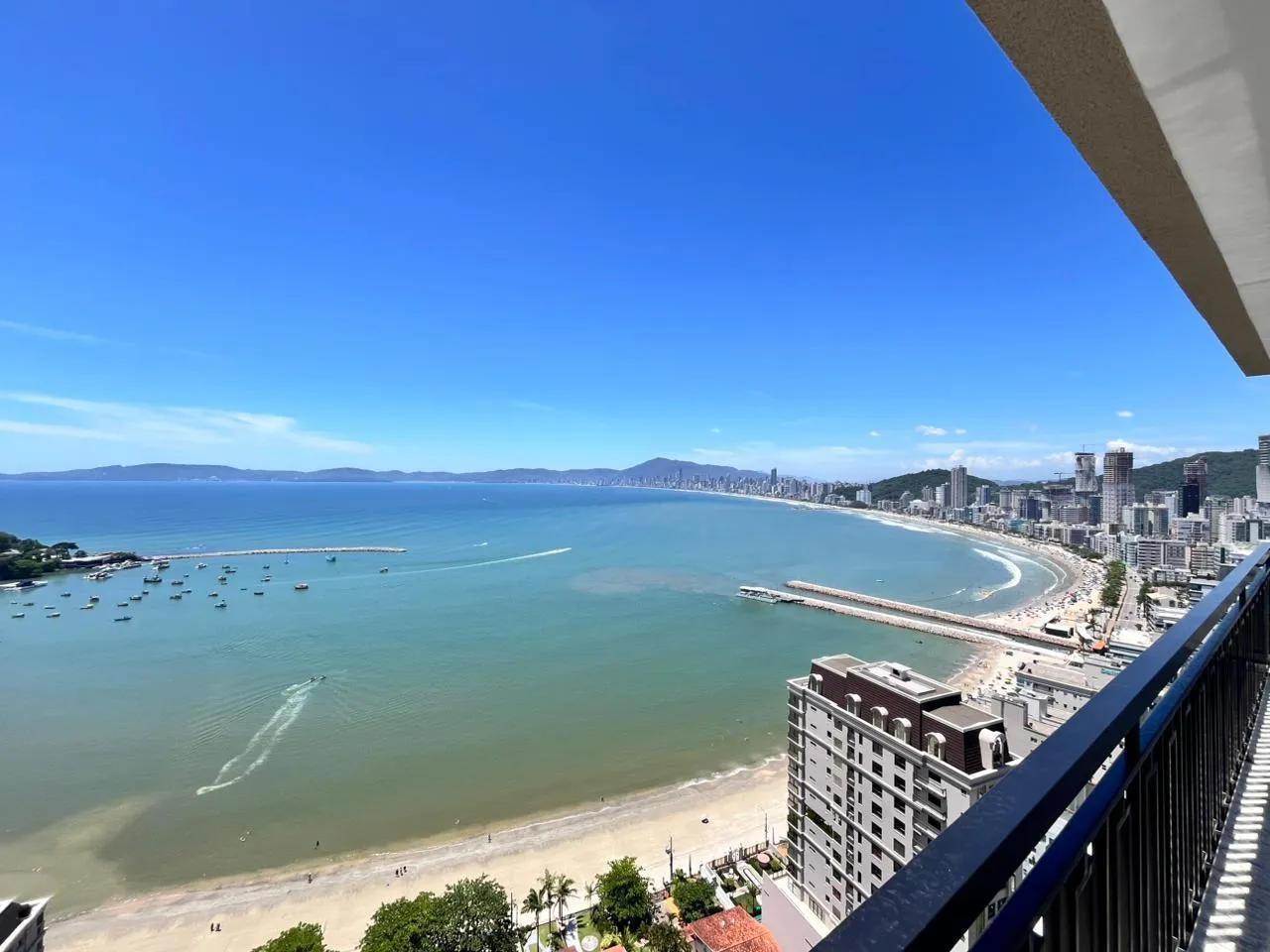 Imagem Apartamento com vista para o mar à venda com 190m2 por R$ 4.048.000,00