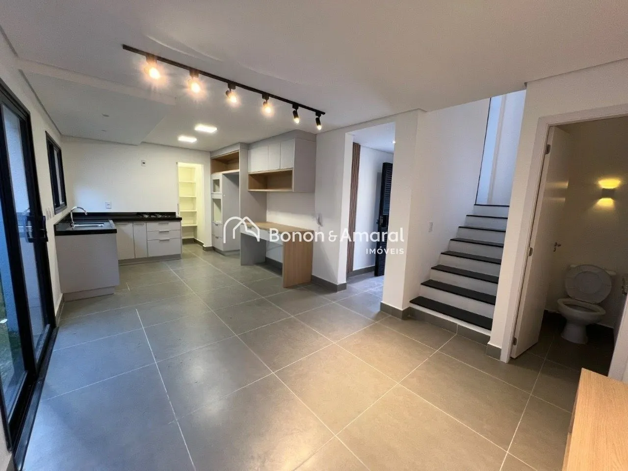 Imagem Casa triplex em condomínio com 3 suítes, automação, aquecimento solar, 168 m² no Chácaras Primavera