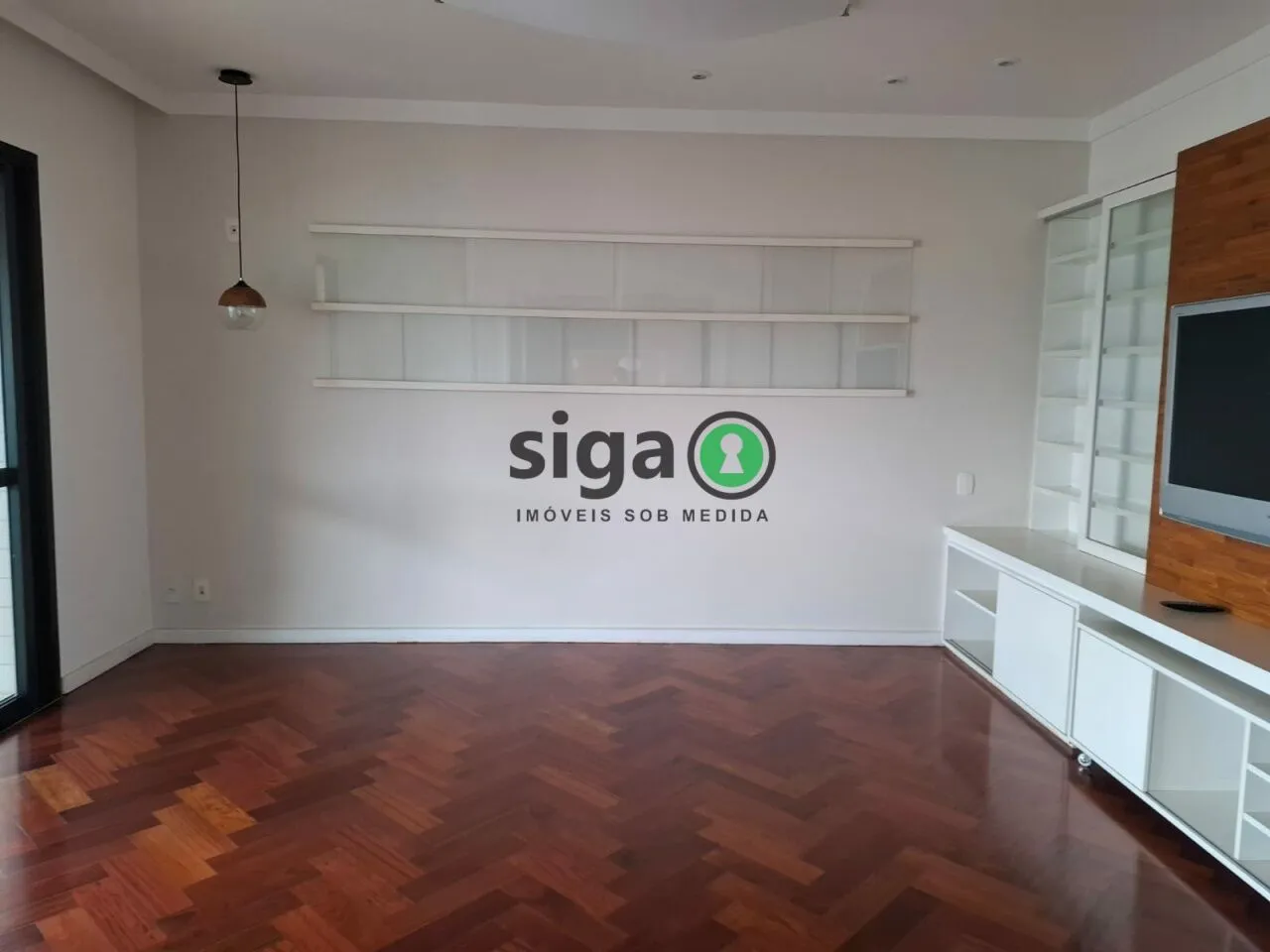 Imagem Apartamento disponível para locação - 400m²- 4 suítes - 5 vagas - Depósito privativo
