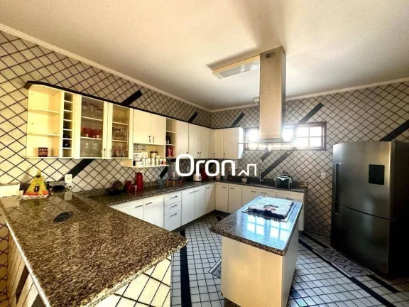 Imagem Sobrado à venda, 626 m² por R$ 2.990.000,00 - Condomínio Parque dos Cisnes - Goiânia/GO