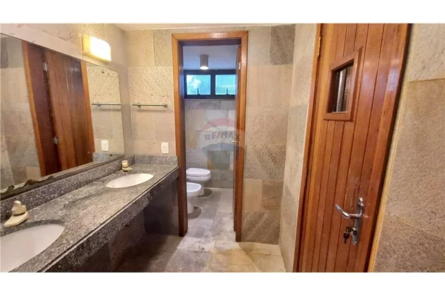 Imagem Casa com 5 suítes 6 vagas no Jardim Everest / Cidade Jardim