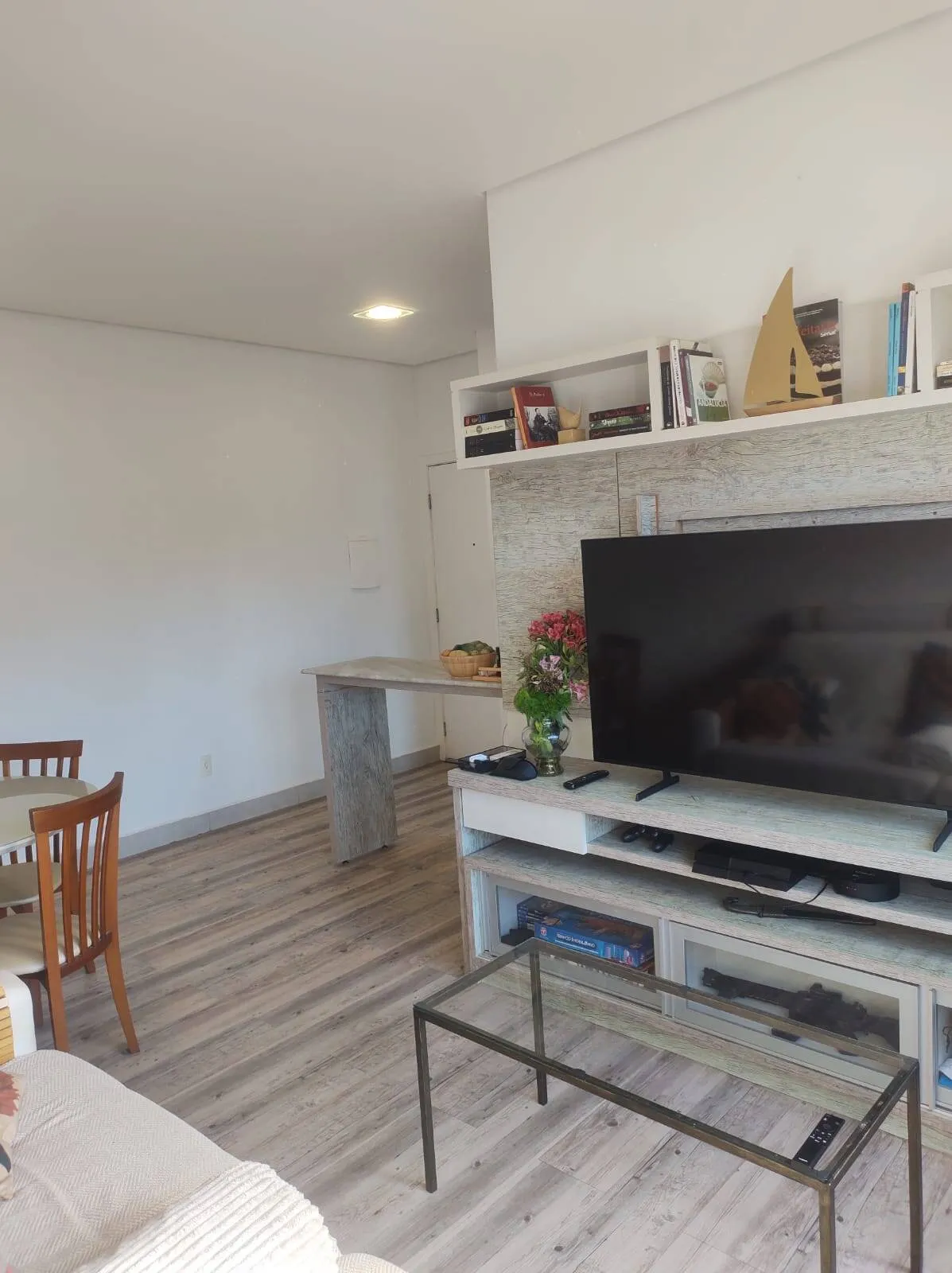 Foto do imóvel: Apartamento com 2 suítes em Jurerê Tradicional. em Rua Jorge Cherem