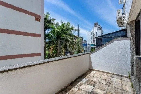 Imagem Sala comercial na Av Carlos Gomes com sacada DESOCUPADA