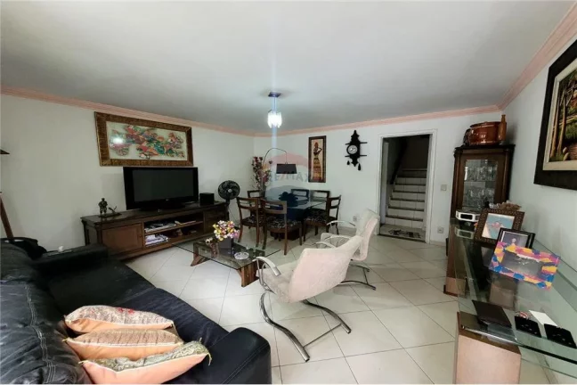 Imagem Casa com 3 quartos, 104 m² à venda em Vila Valqueire - Rio de Janeiro.