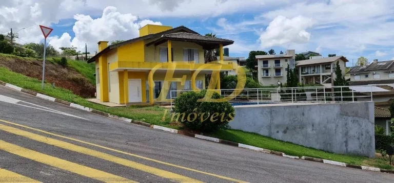 Imagem Aconchegante Casa em Condomínio Fechado.