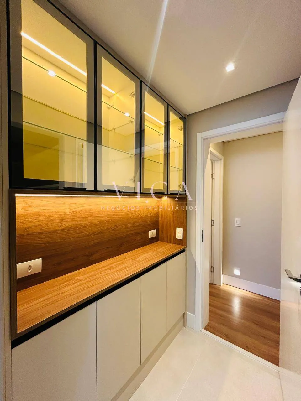 Imagem Apartamento mobiliado com 287 m² a venda por R$ 4.490.000 Alphaville/SP