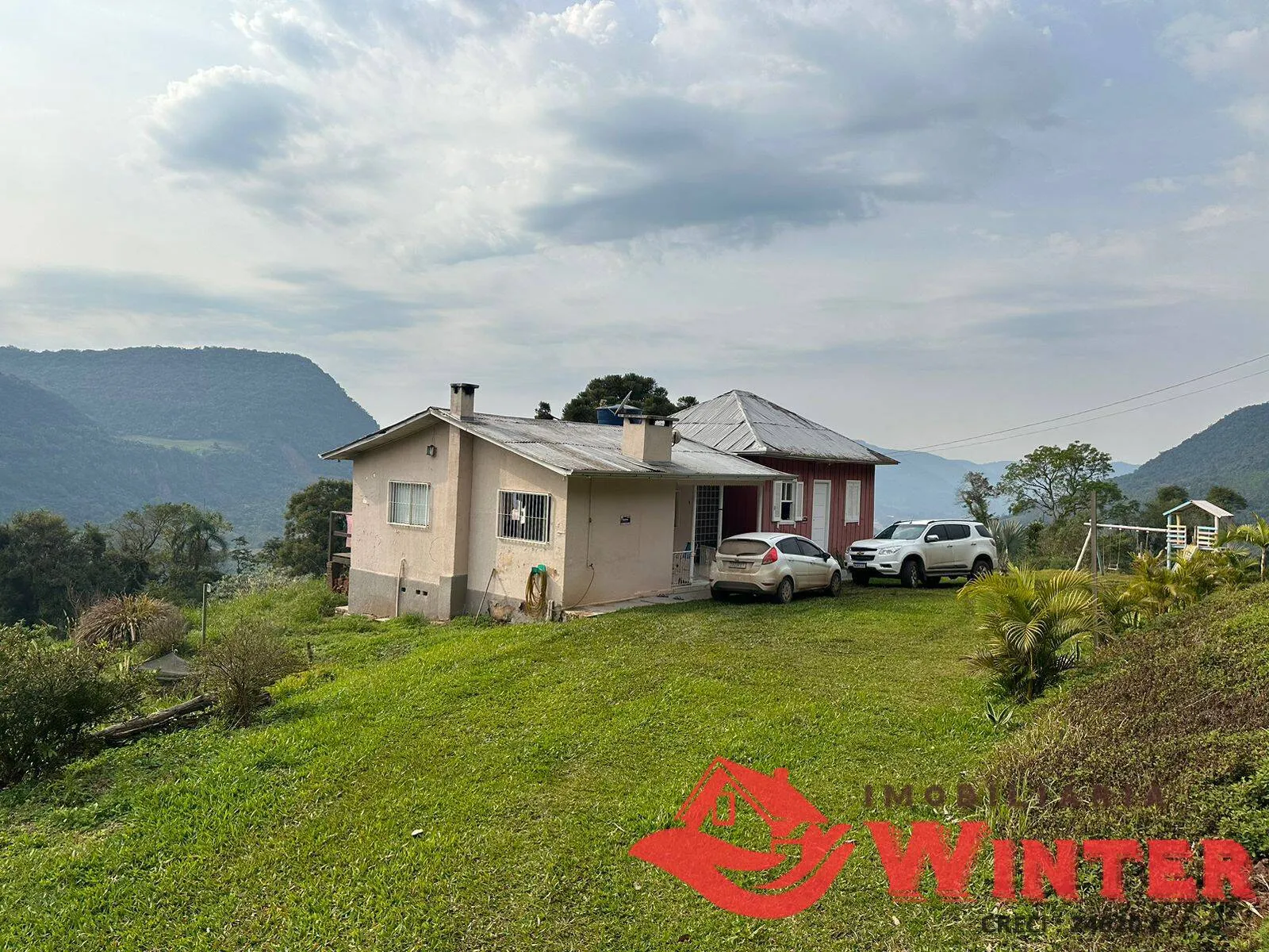 Chácara com 10.258 m2 com casa.